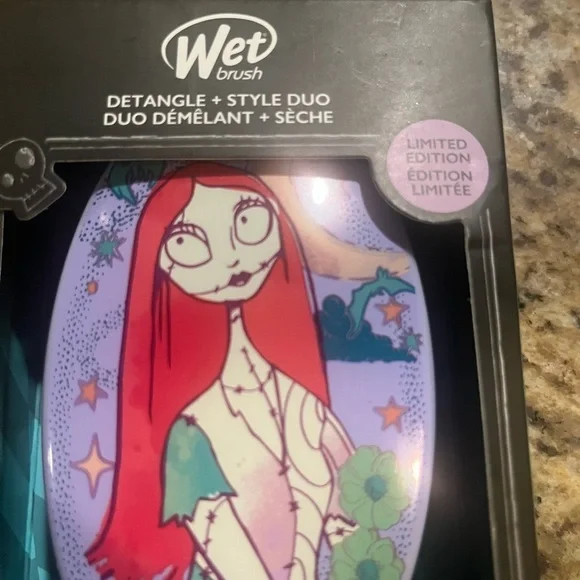 Wet Brush Nightmare Before Christmas Sally Detangling Hair Brush - Picture 2 of 5